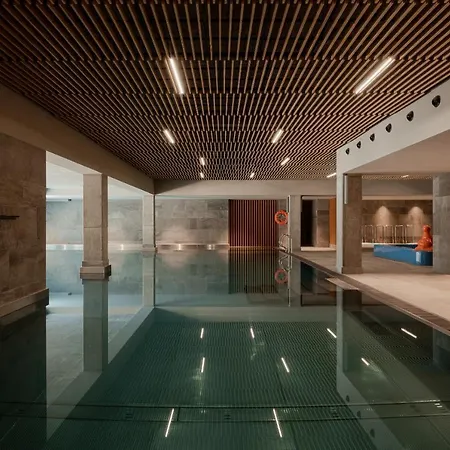 Radisson מלון 4*