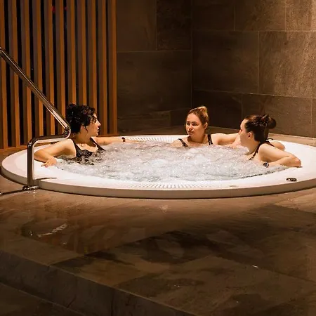 Radisson 4* קולובז'ג